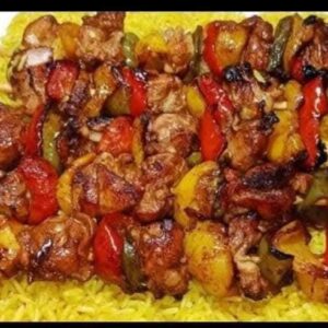 وجبه شيش طاووق مع الرز سعر الوجبه ٤٥٠